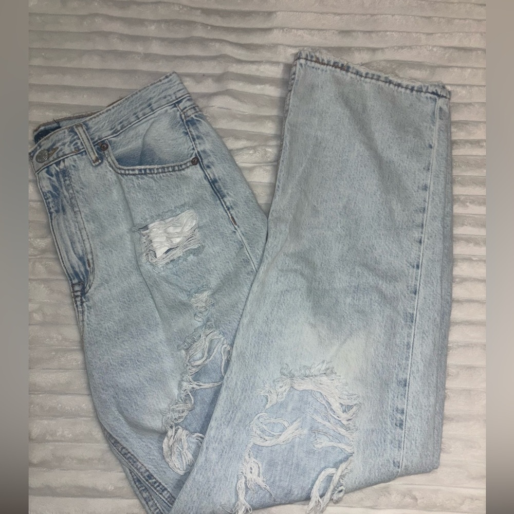 Light Washed Wide Leg Ripped Jeans